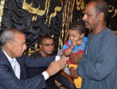 محافظ قنا يقدم واجب العزاء لأسرة مجند القوات المسلحة ضحية قطار العياط