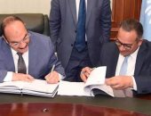 الإسكان توقع اتفاقيتى تعاون مع محافظ الإسكندرية الجديد لتطوير المناطق غير المخططة 