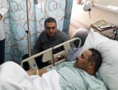 المستشار العمالى يزور مرضى مصريين بقطر وينقل لهم تهنئة الرئيس بالعيد