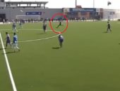 بالفيديو.. على طريقة الكبار.. لاعب شباب ريال مدريد يسجل من نصف الملعب 