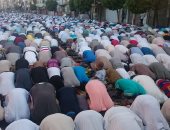 بالصور.. الآلاف يؤدون صلاة عيد الأضحى بـ 83 ساحة بقنا