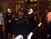 بالفيديو والصور.. الشرطة النسائية تؤمن سينمات وسط البلد فى أول أيام العيد
