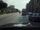 بالفيديو.. "ثور هائج" يهرب من الجزار ويصيب سائقا أمام شارع عباس العقاد
