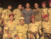 الهضبة ينشر صورة تذكارية مع جنود بنفق الشهيد أحمد حمدى على "إنستجرام"