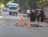 بالفيديو والصور..حفر وتكسير بشارع فى شبرا الخيمة بعد انتهاء رصفه بـ15 يوما