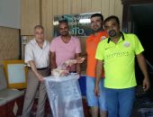 المكتب العمالى بقطر يشارك فى توزيع الأضاحى علي العمال المصريين