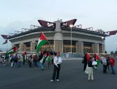 جماهير إنتر تحمل أعلام فلسطين قبل مواجهة هابويل الإسرائيلى