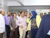 بالصور.. وزير الصحة في زيارة مفاجئة لمستشفى قليوب المركزى