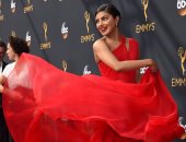 بالصور.. بريانكا تشوبرا ترتدى "الأحمر" فى Emmy awards تحقيقًا لرغبة معجبيها