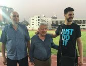 بالصور .. لاعب "طائرة" الزمالك البلغارى يجتمع بمرتضى منصور لإنهاء تفاصيل التعاقد