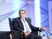 وزيرا المالية والثقافة يعودان من شرم الشيخ بعد المشاركة فى مؤتمر الشباب
