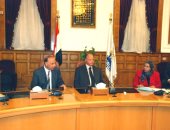 محافظ القاهرة: إلزام المدارس الخاصة بتوفير أماكن لانتظار أتوبيساتها