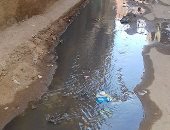 بالصور.. أهالى الناصرية بأسوان يعانون من طفح مياه الصرف الصحى منذ شهر