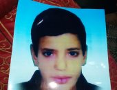 بالفيديو والصور.. مأساة أسرة تبحث عن ابنها المفقود منذ عامين فى بنى سويف