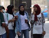 بالصور.. تكدس الطلاب أمام بوابات جامعة عين شمس فى أول أيام الدراسة