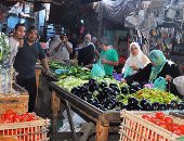 بالصور.. سوق الجمعة بالإسماعيلية يبحث عن تطوير وحل لمشكلة الباعة الجائلين