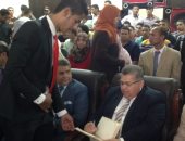 بالصور.. تعرف على رسالة وزير التعليم العالى بخط يده لطلاب جامعة بنها