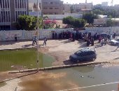 مياه الصرف الصحى تحاصر طلاب مدرسة بالسويس فى أول يوم دراسى