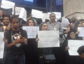 وقفة صامتة على سلالم "الصحفيين" بالشموع لتأبين ضحايا مركب رشيد