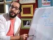 أحمد أمين يغنى لـ"مجانين السوشيال ميديا" فى خامس حلقات "البلاتوه 2"