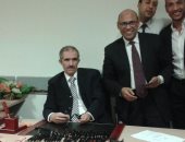 جمارك المطار تحبط محاولة تهريب 50 قلما و30 ساعة مزودة بكاميرات من جوانزو