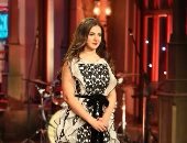بالفيديو.. 3 إسكتشات غنائية تقدمها دنيا سمير غانم فى SNL بالعربى