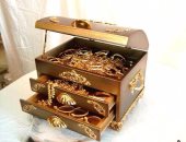 "أغلى من ولادها"..ماذا تعرف عن علاقة الست المصرية بـ"حتة الدهب"؟