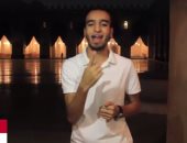 بالفيديو.. شاب يترجم الأغانى الوطنية بلغة الإشارة 