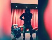 بالفيديو.. رقصة بوجبا الصاخبة تثير غضب نزلاء فندق "لورى" فى مانشستر 