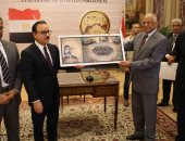 على عبدالعال يصف طابع بريد مرور 150 عاما على نشأه البرلمان بـ"التاريخى"