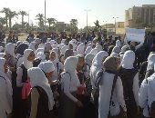 بالصور.. طلاب جنوب سيناء يتظاهرون احتجاجا على إلغاء الدروس الخصوصية