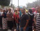 أولياء أمور يتظاهرون أمام محافظة القاهرة لعدم قبول أبنائهم بالتجريبيات