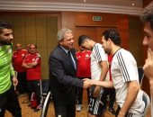 وزير الرياضة يتناول العشاء مع لاعبى المنتخب بفندق الإقامة