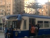 بالفيديو.. طلاب يتسلقون "سبنسة" ترام الرمل بالإسكندرية معرضين حياتهم للخطر