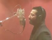 بالفيديو.. شاهد عمرو سعد يتلو القرآن أثناء تحضيراته لفيلم "مولانا"