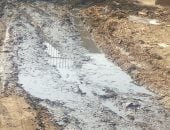 بالصور.. مياه الصرف الصحى تغرق شوارع قرية كفر ربيع بالمنوفية