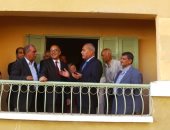 محافظ السويس ونائب وزير الإسكان يتفقدان مساكن تطوير العشوائيات بالأربعين
