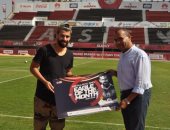 عبد الله السعيد يتسلم جائزة أفضل لاعب فى الأهلي لشهر سبتمبر