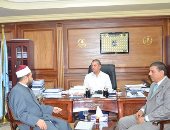  محافظ كفر الشيخ يعرض خطة لتنظيم قوافل توعية دينية بالقرى