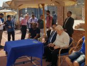 بالفيديو والصور.. محافظ الجيزة فى مران الزمالك قبل السفر لجنوب أفريقيا