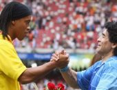 رونالدينيو يتنبأ بمستقبل نيمار.. ويمدح مارادونا وبيليه