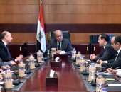 رئيس الوزراء لمسئولى "توتال": حريصون على تقديم التيسيرات لجذب الاستثمارات