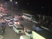 بالفيديو والصور.. توقف حركة المرور بكورنيش النيل فى القناطر الخيرية
