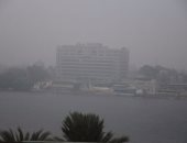 بالصور.. شبورة مائية كثيفة تغطى سماء القاهرة
