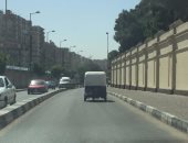 بالصور.. قائد توكتوك يتحدى القانون بالسير فى شوارع القاهرة الرئيسية نهارا