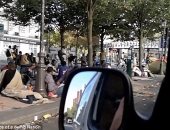 بالفيديو.. اشتباكات وعنف بين المهاجرين الأفارقة والشرطة الفرنسية