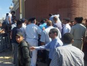 بالصور.. حالة إغماء بين الجماهير بالإسكندرية بسبب تذاكر الزمالك