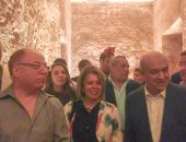 بالفيديو والصور.. 3 وزراء و1100 سائح يشاهدون ظاهرة تعامد الشمس على معبد أبو سمبل