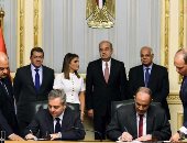 بالصور.. رئيس الوزراء يشهد توقيع 3 اتفاقيات بين التعاون الدولى وبنك أوروبى