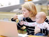 دراسة: الأمهات ينتجن فى العمل أكثر ممن لم يحالفهن الحظ فى الإنجاب